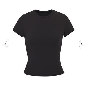 NWOT FITS EVERYBODY TSHIRT M